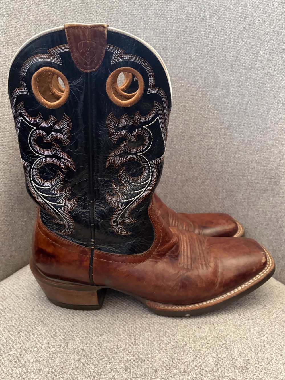 ARIAT- Crossfire Western Boots, size 10 D